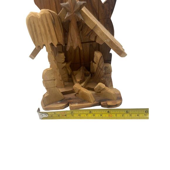 Bethlehem Natural Olive Wood Nativity Scene with Hand Carved Figures - Picture 4 of 12